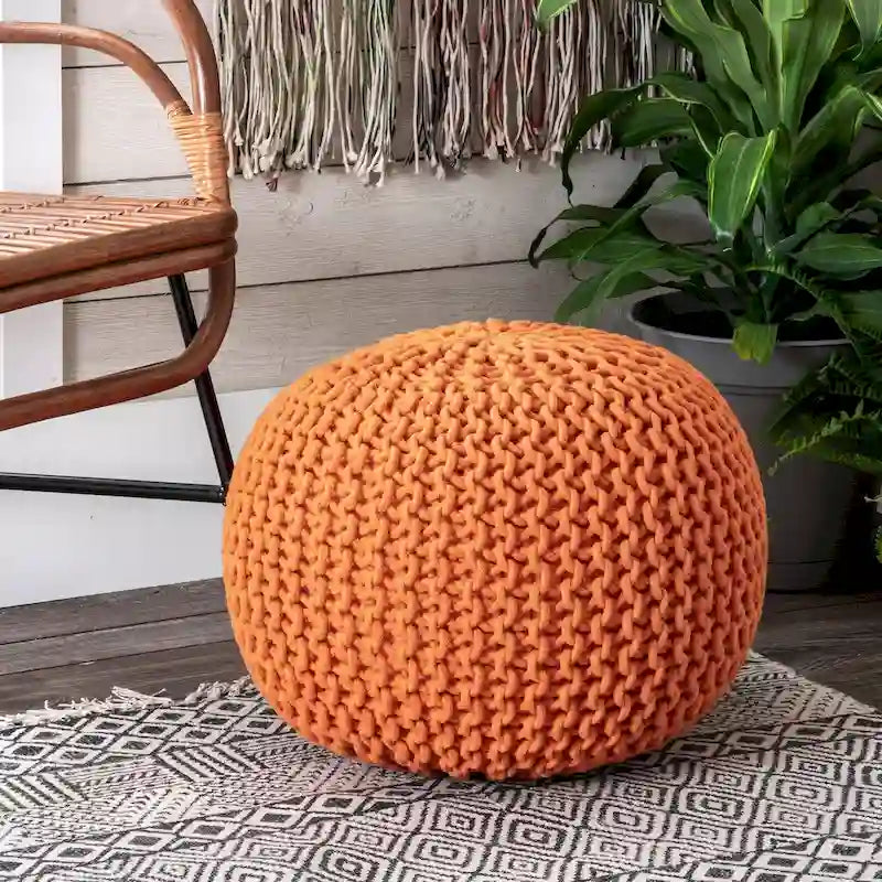 Gestrickte Ottomane aus einfarbiger Baumwolle, Pouf und Fußstütze